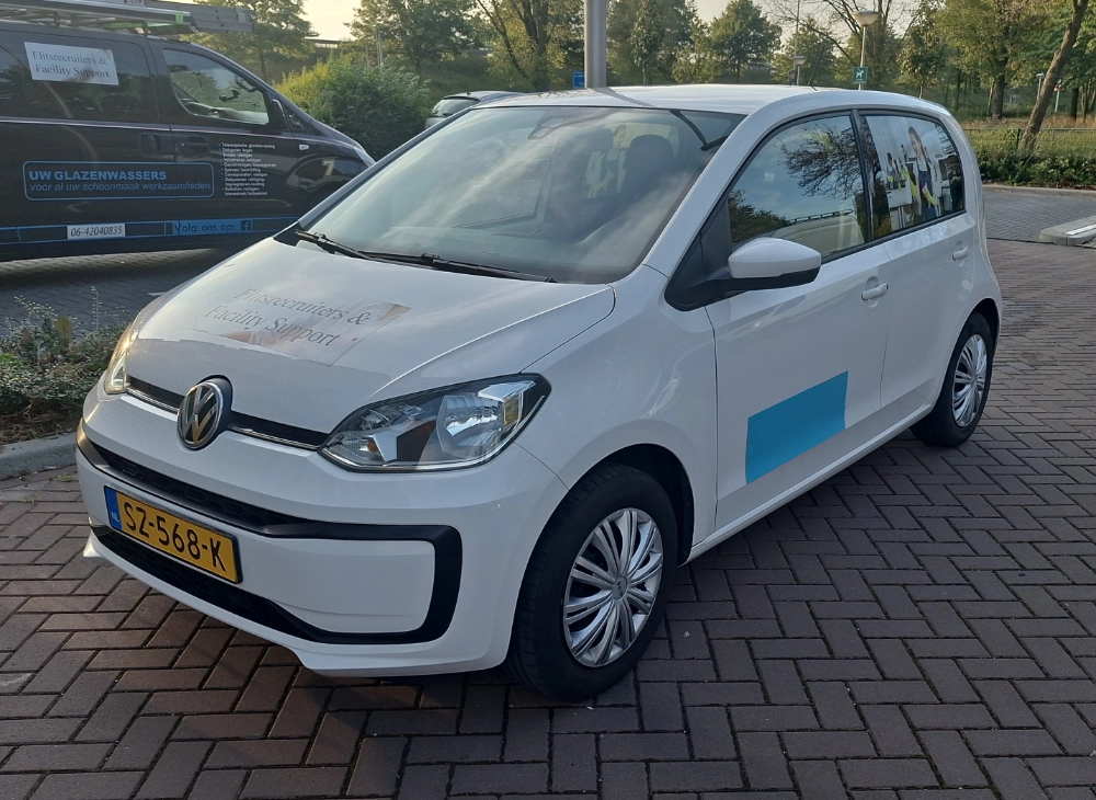 Schoonmaakbedrijf Eindhoven - Schoonmaakmedewerker aan het werk in Eindhoven